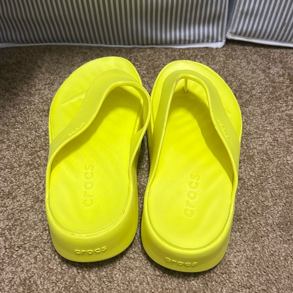Women’s Crocs Flip Flops